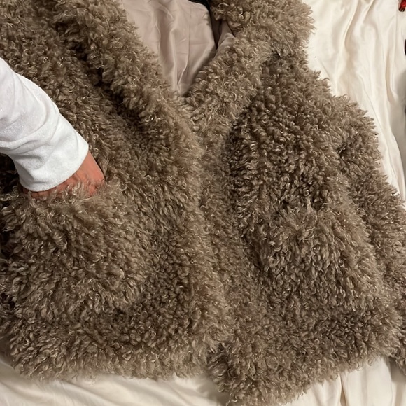 SUPER SOFT COZY TAN FAUX FUR JACKET - Picture 3 of 3